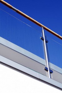 Glasräcke rund stolpe