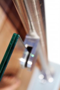 Glasräcke rund stolpe